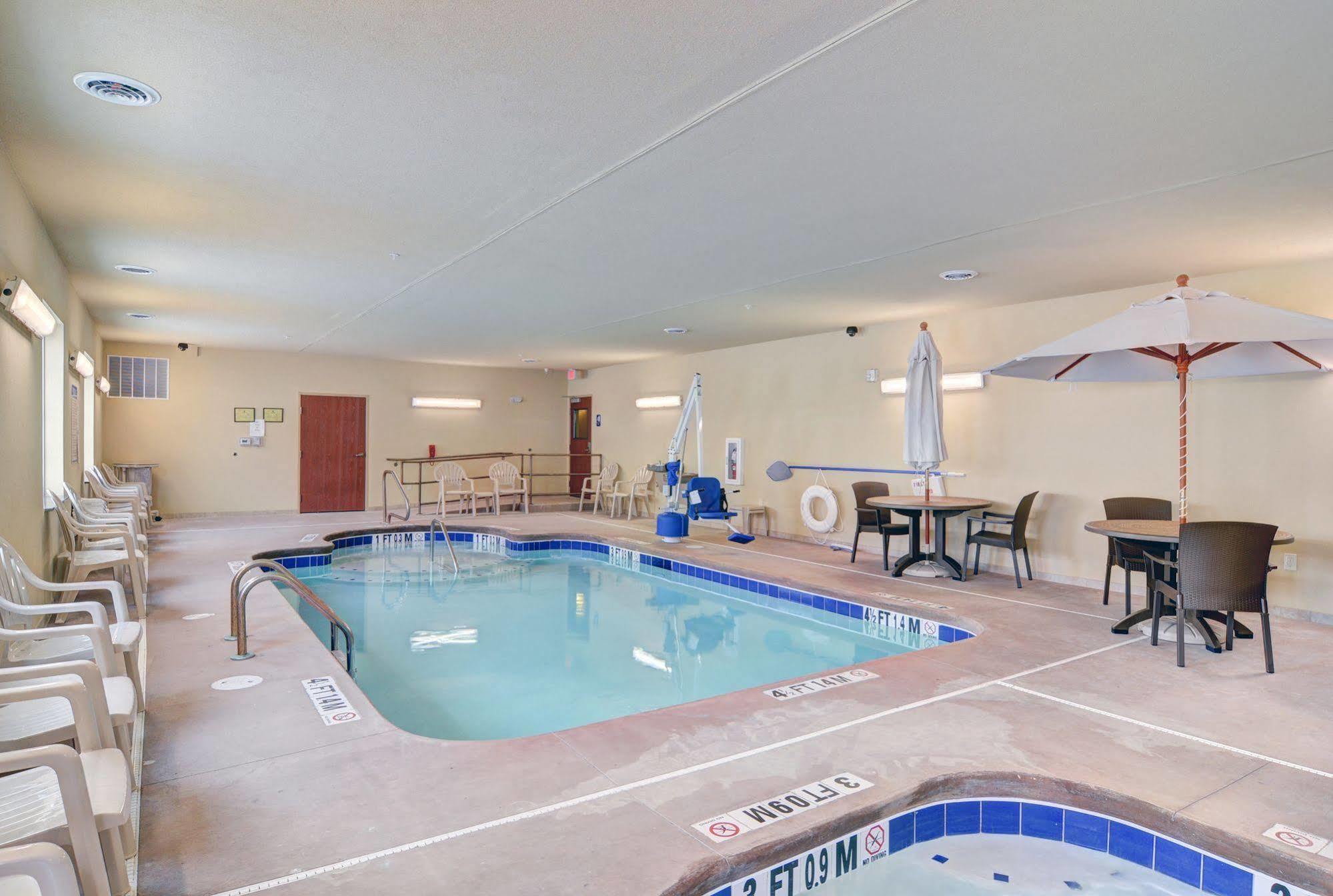 Cobblestone Hotel & Suites - Punxsutawney Exterior foto